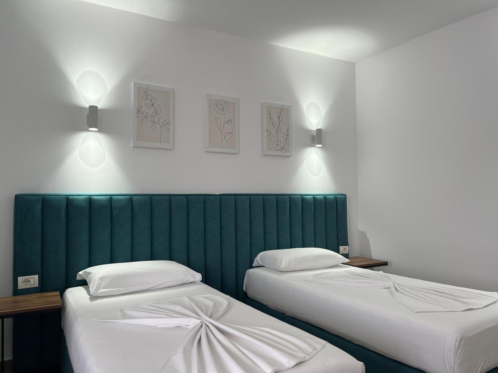 Hotel Floga Shkoder Ngoại thất bức ảnh