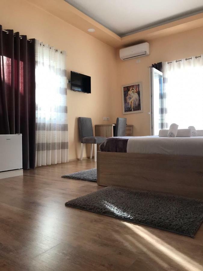 Hotel Floga Shkoder Ngoại thất bức ảnh